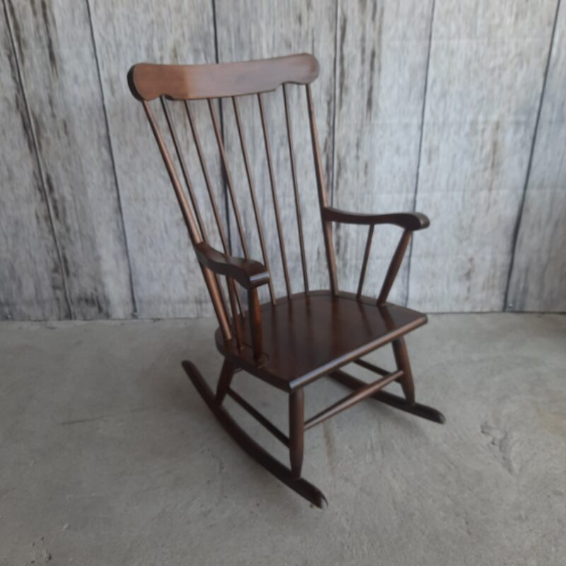 drewniany fotel bujany / 403