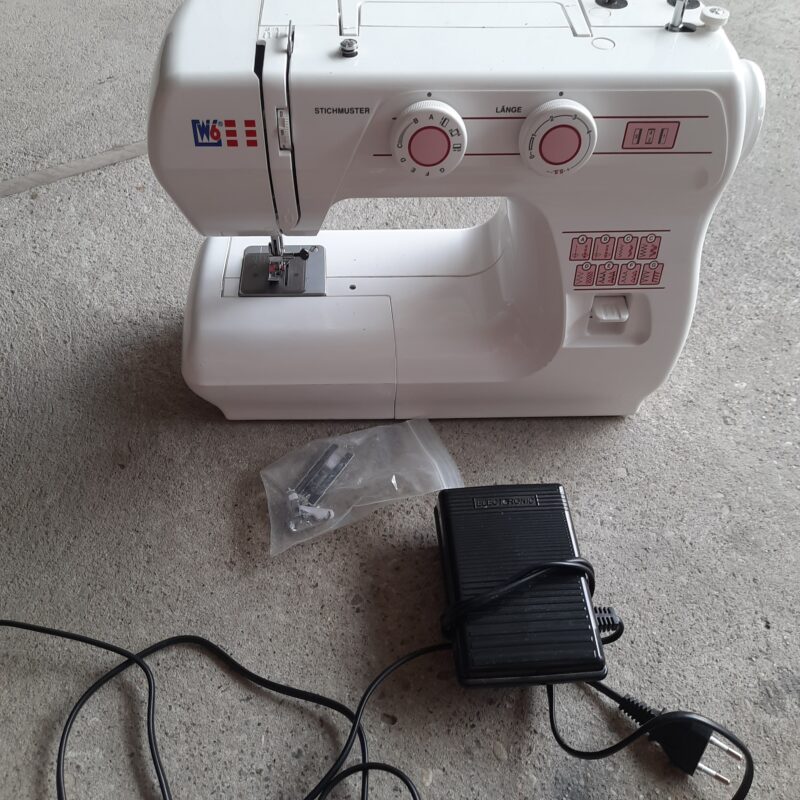 maszyna do szycia / 821