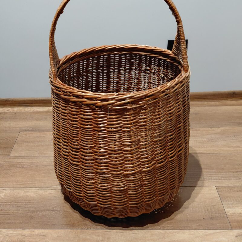duży kosz wiklinowy / 223