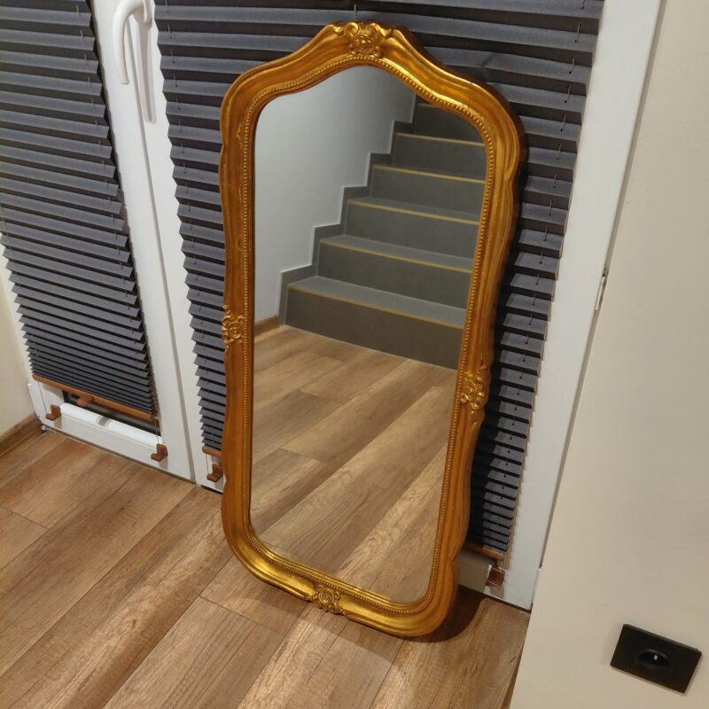 lustro w złotej ramie / 232