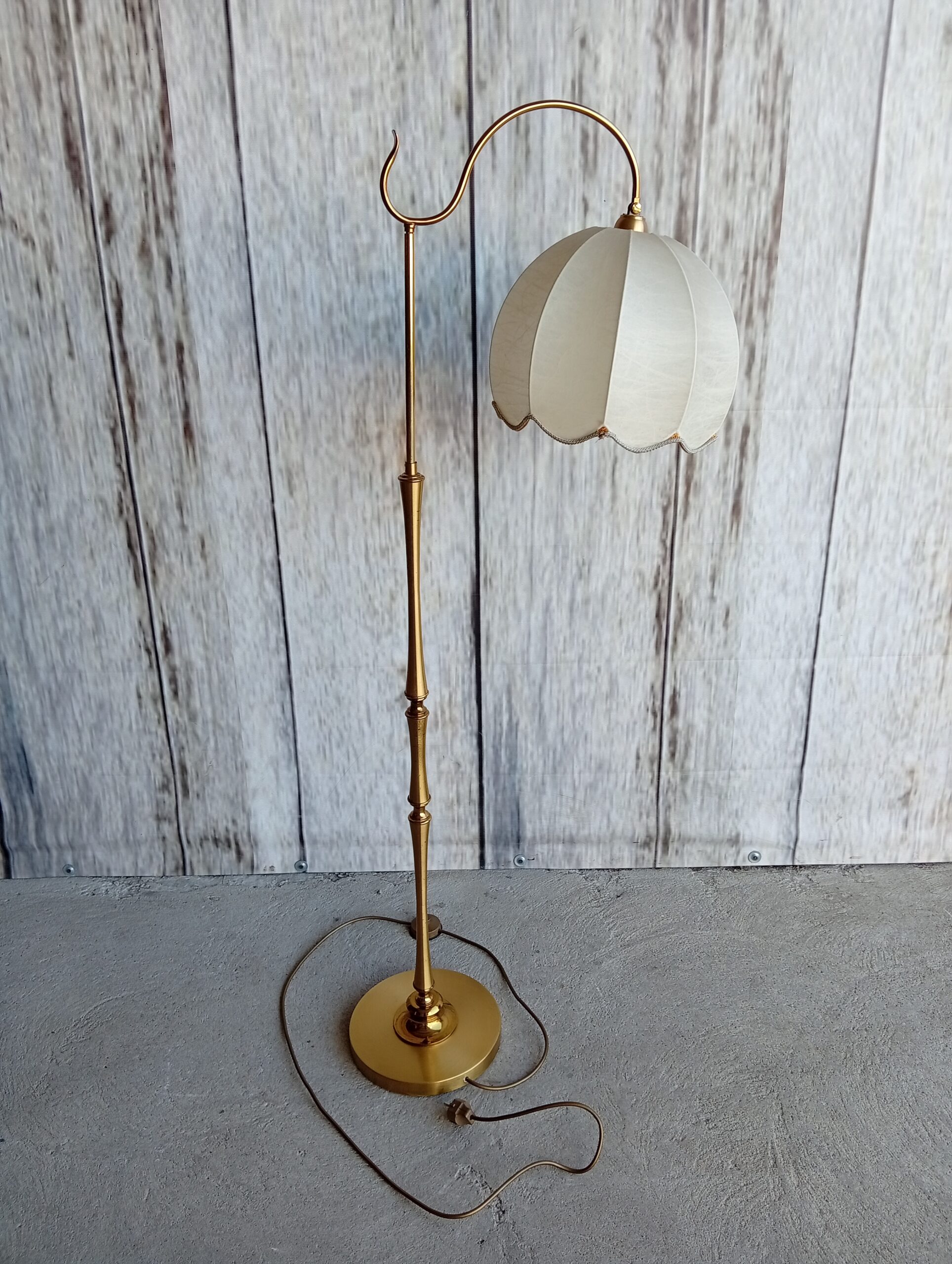 mosiężna lampa stojąca / 695