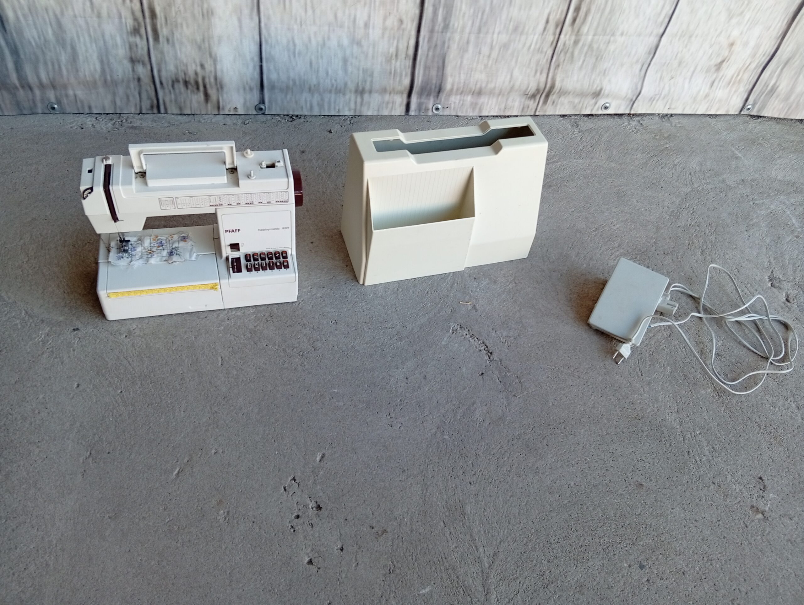 maszyna do szycia marki Pfaff, model Hobbymatic 927 / 706