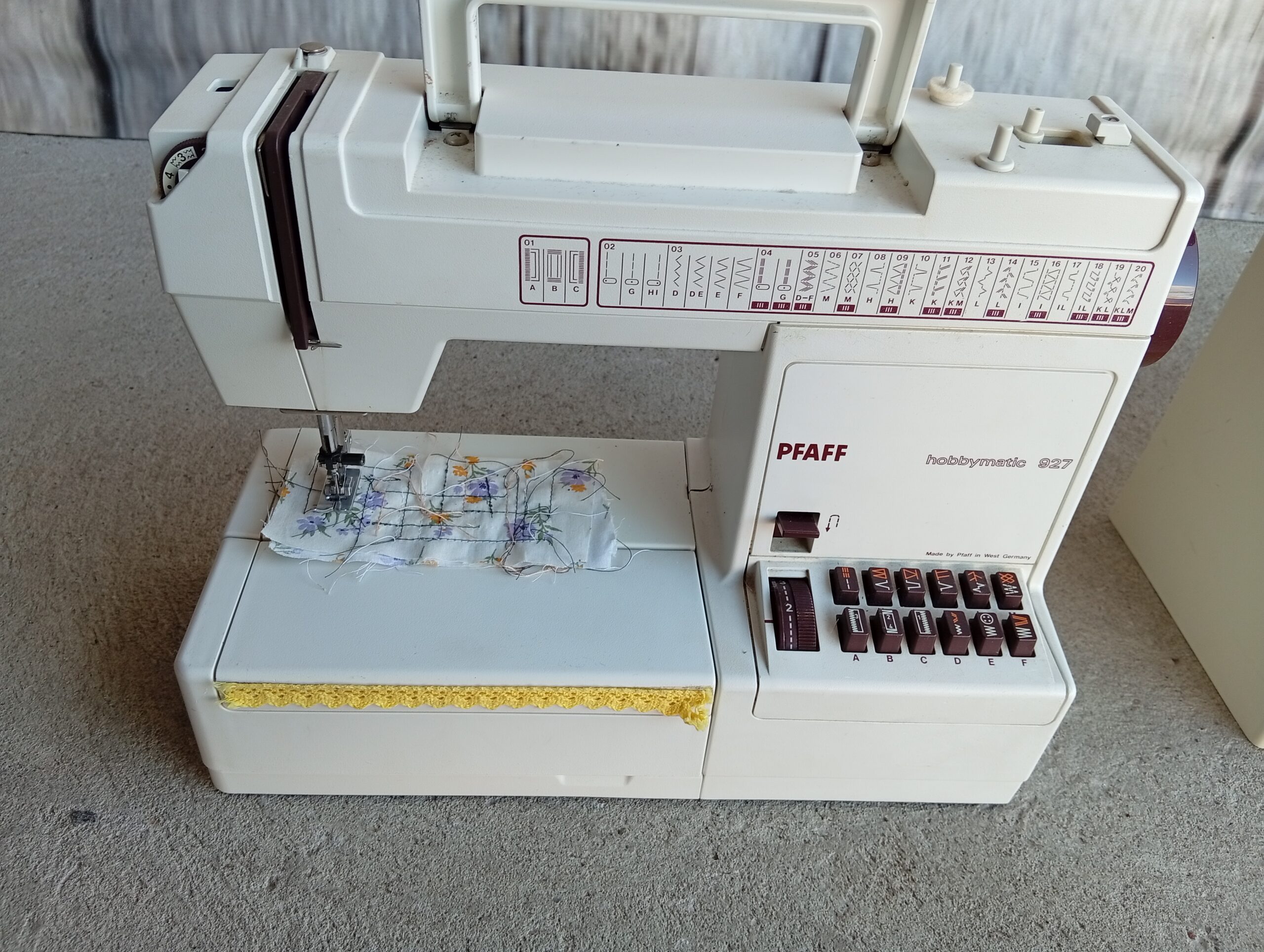 maszyna do szycia marki Pfaff, model Hobbymatic 927 / 706 - Image 3
