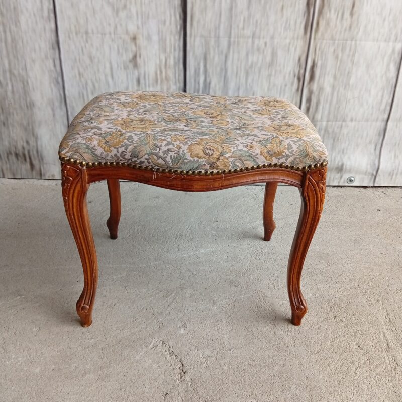 stylowy puf / taboret / 137
