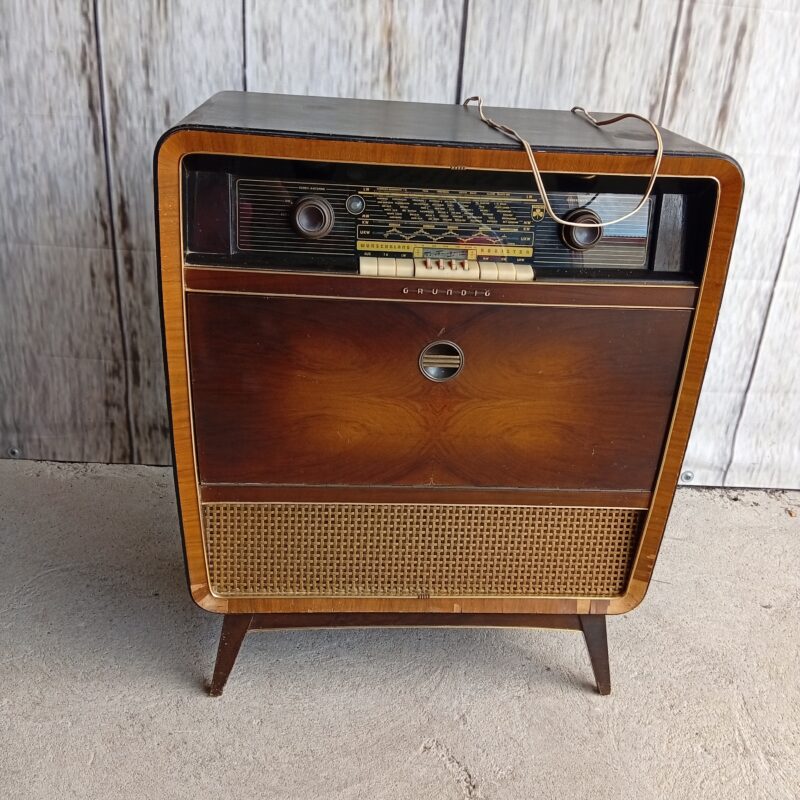 zabytkowa szafka muzyczna (konsola radiowa) marki Grundig / 400
